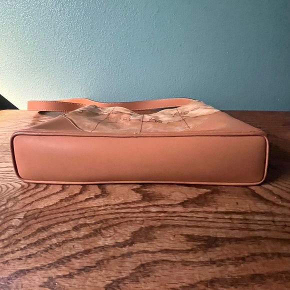 Alviero Martini World Map Neutral Tone Shoulder Bag I CLASSE Design Like New - Picture 6 of 9